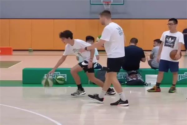 汤普森青少年篮球训练营加盟