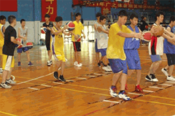 西热力江篮球训练营加盟