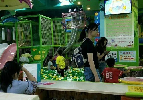 爱巴爱麻儿童游乐场加盟